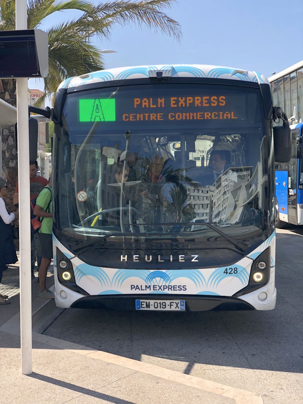 palm-bus-428-bus-de-cannes-le-cannet